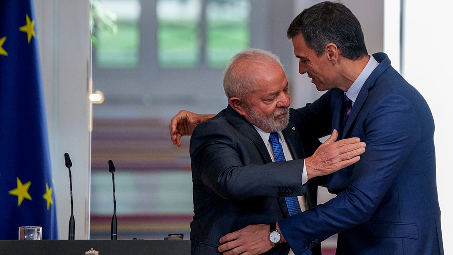 Spaniens Ministerpräsident Pedro Sanchez empfängt den brasilanischen Präsidenten Lula da Silva in Madrid