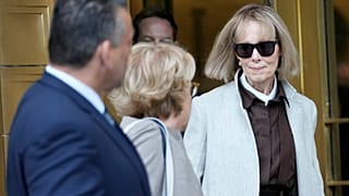 Eski köşe yazarı E. Jean Carroll Trump'a yönelik tecavüz davasında mahkemede hazır bulundu
