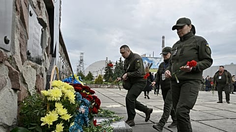 Laying wreaths at the Chernobyl disaster monument