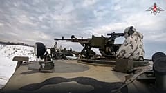 На этом снимке, опубликованном пресс-службой Министерства обороны РФ в среду, 28.12.2022, российские войска принимают участие в учениях