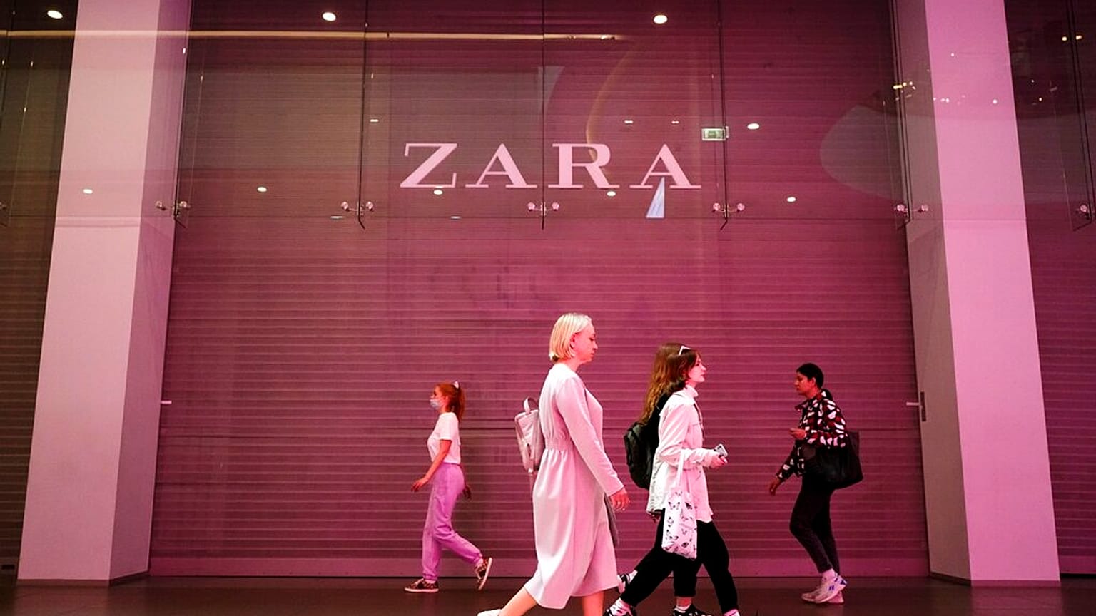 Κατάστημα Zara που έκλεισε σε εμπορικό κέντρο στην Αγία Πετρούπολη της Ρωσίας