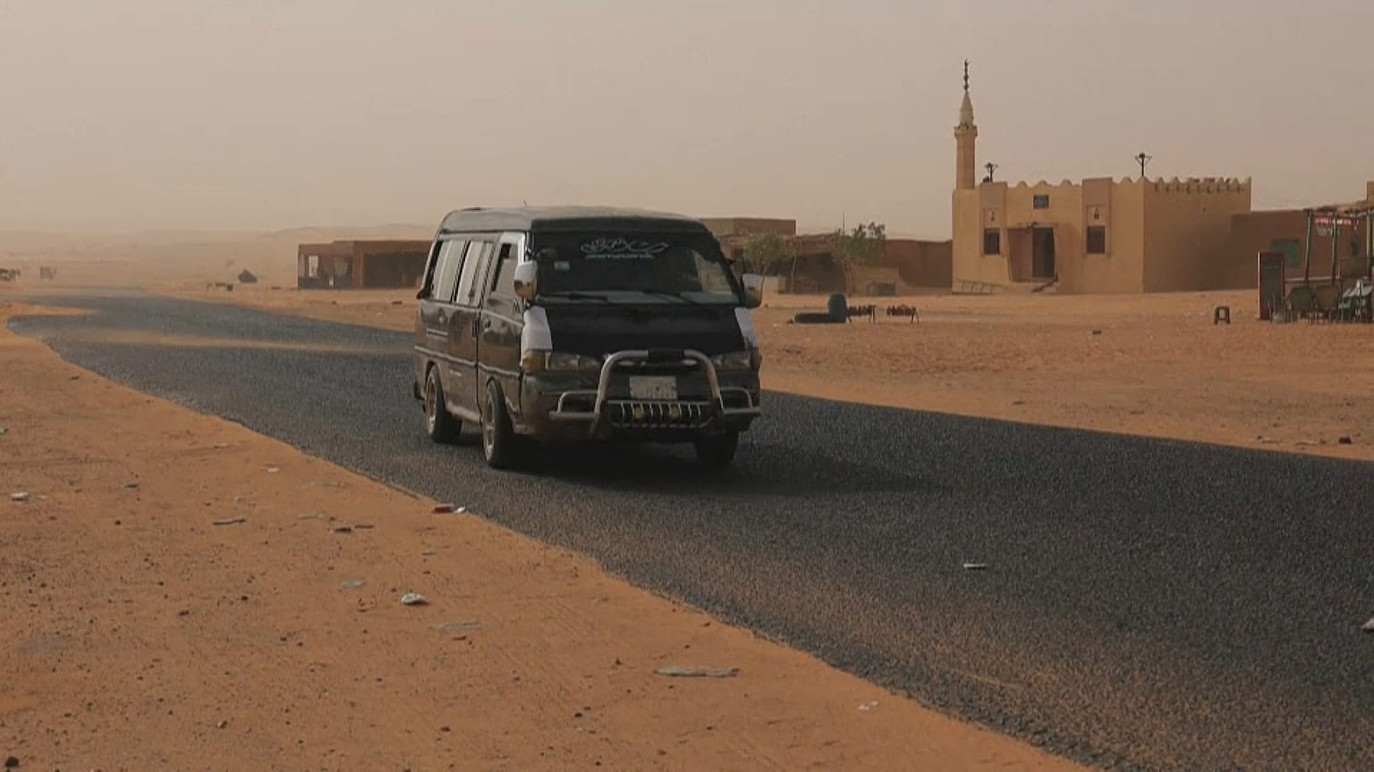 عمليات إجلاء من العاصمة السودانية الخرطوم إلى الحدود المصرية. 2023/04/25 