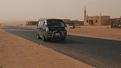 عمليات إجلاء من العاصمة السودانية الخرطوم إلى الحدود المصرية. 2023/04/25 