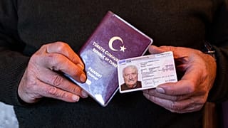 Avrupa Türk Toplumu derneğinin kurucularından Şener Sargut yeni vatandaşlık yasasının çıkmasını bekliyor