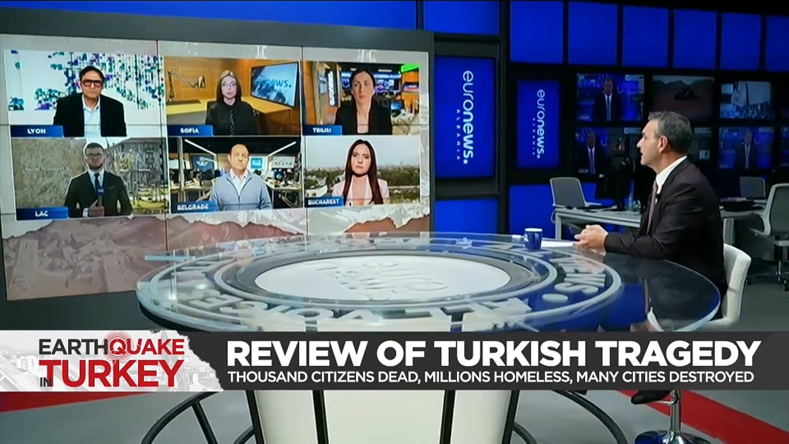  Franko Egro from Euronews Albania moderated the discussion