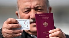 Almanya'da yaşayan Alman ve Türk vatandaşı bir gurbetçi
