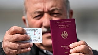 Almanya'da yaşayan Alman ve Türk vatandaşı bir gurbetçi