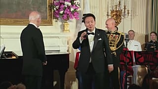 Yoon singt