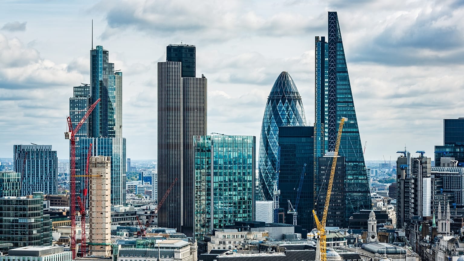 High-growth companies, a focus on innovation and a vibrant start-up scene make London an attractive hub for European tech workers.