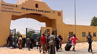 Sudanese evacuees at Egyptian border