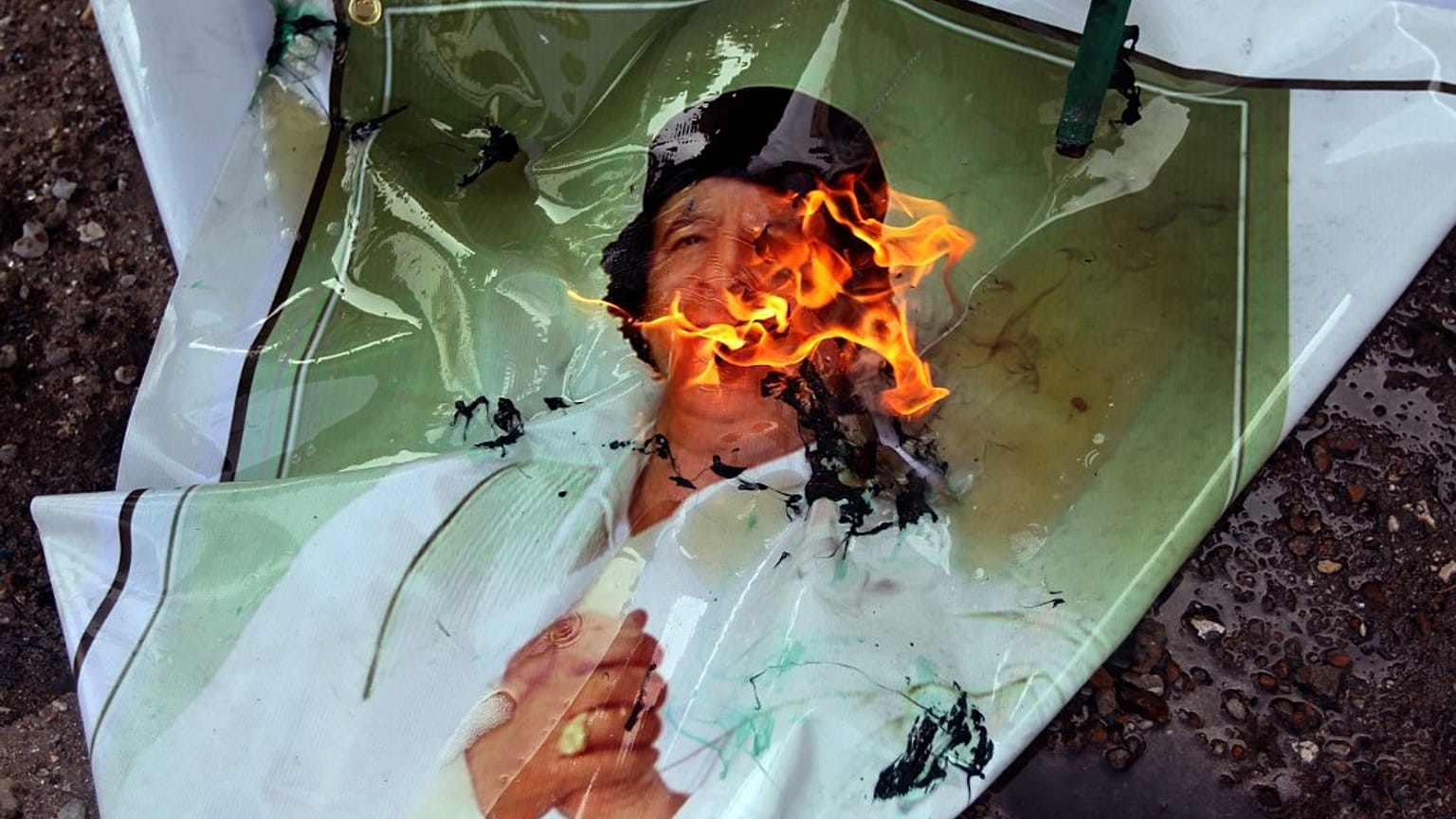 Eski Fransız casus Libya lideri Muammer Kaddafi'nin nasıl devrildiğini ve ölümünü anlattı