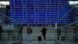 Авиакомпании отменяют рейсы в связи с забастовками авиадиспетчеров