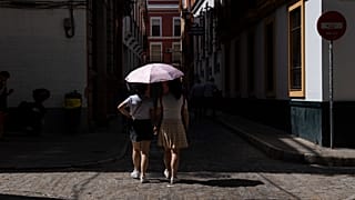El sábado seguirán seguirán subiendo las temperaturas nocturnas, con noches tropicales en la mitad sur que incluso podrían llegar al centro peninsular.