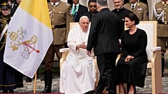 L'incontro di Papa Francesco con la presidente ungherese Katalin Novák e il premier Viktor Orbán. (Budapest, 28.4.2023)
