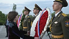 Министр иностранных дел Катрин Колонна посетила мемориальный комплекс "Цицернакаберд", Ереван, 27 апреля 2023 года.