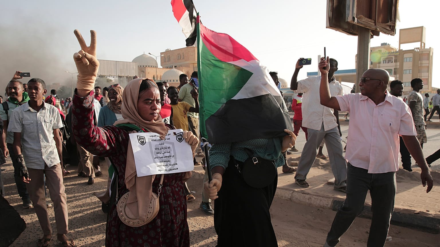 Deposte le armi, per ora, per altre 72 ore, in Sudan. 
