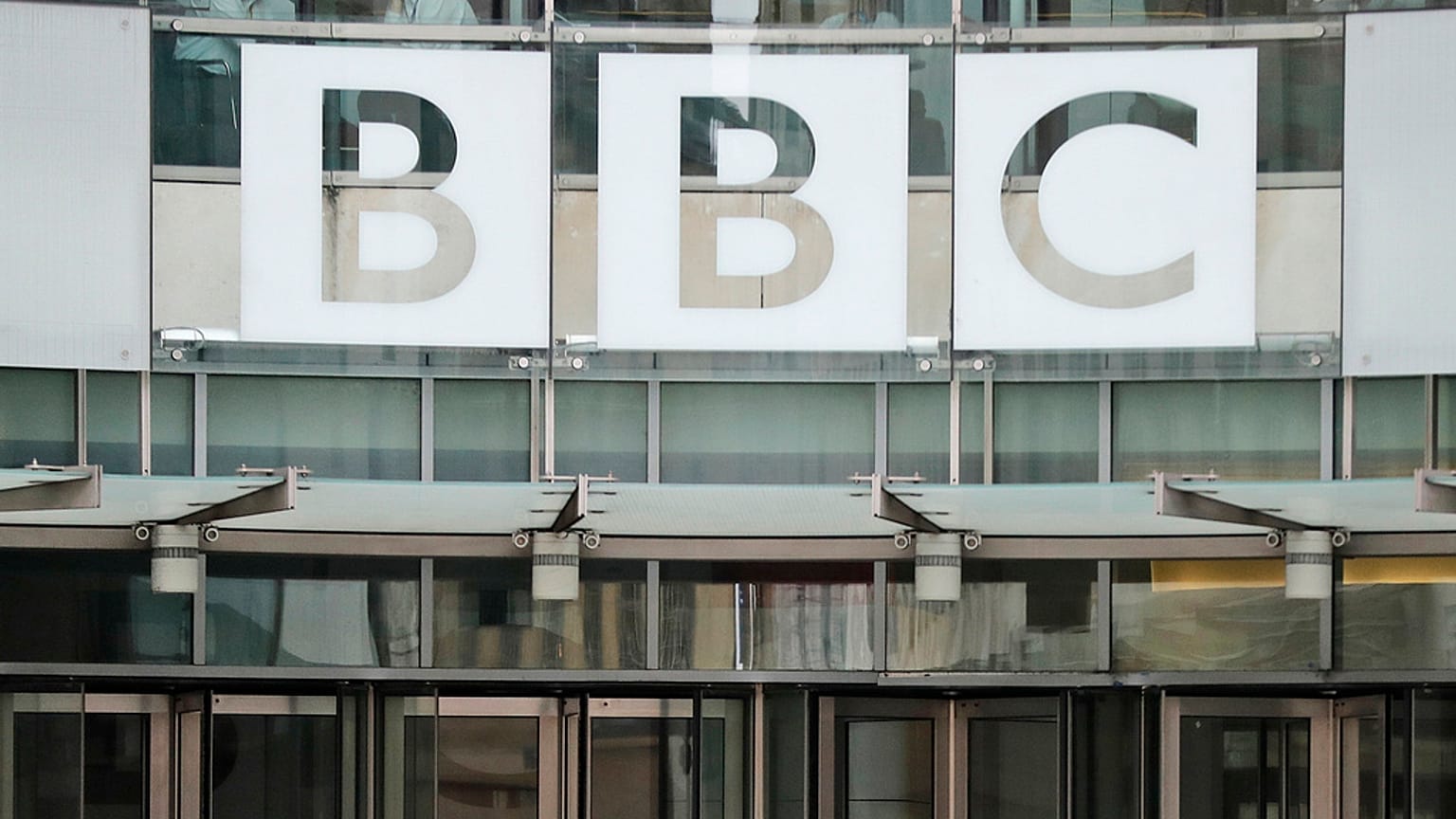 BBC Yönetim Kurulu Başkanı Richard Sharp görevinden istifa etti
