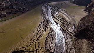 نهر تير [Ter] بالقرب من برشلونة جف بشكل شبه نهائي 