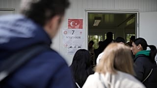 Almanya'daki Türkler oy kullanmaya başladı