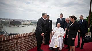 Orbán Viktor miniszterelnök fogadja Ferenc pápát Novák Katalin jelenlétében a Karmelita kolostorban 2023. 04.28.