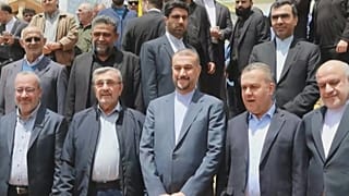 عبداللهيان خلال الزيارة