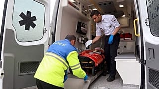 حمله با چاقو به یک روحانی در قم