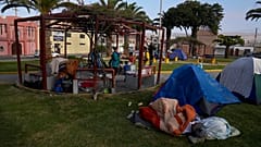Migrantes bloqueados en la frontera de Perú con Chile. 