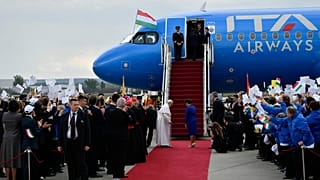 Papst fliegt zurück nach Rom