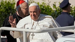 Papa na Praça Kossuth Lajos, em Budapeste