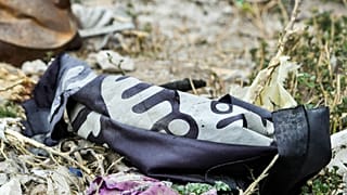 Un drapeau à terre de l'Etat islamique en 2019 (24/03/2019)