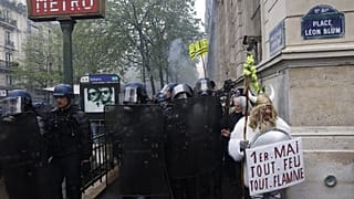 Als Gallier verkleideter Demonstrant in Paris