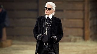Karl Lagerfeld a Metiers d'Art divatbemutató után Dallasban 2013 decemberében 