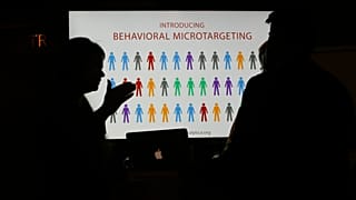 Veri odaklı mikro hedeflemelerinde davranışsal ve kişilik özelliklerini kullanan Cambridge Analytica'nın geçmişteki bir konfrensı.