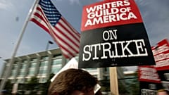 Der erste Streik seit 15 Jahren: Autoren, die für Streamingdienste schreiben, fordern eine Gewinnbeteiligung und mehr Gehalt.