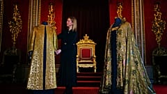 A koronázási ruhadarabok, melyeket III. Károly május 6-án visel majd
