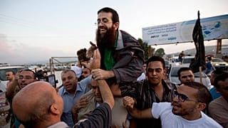 خضر عدنان پس از آزادی از زندان در دوازده ژوئیه ۲۰۱۵