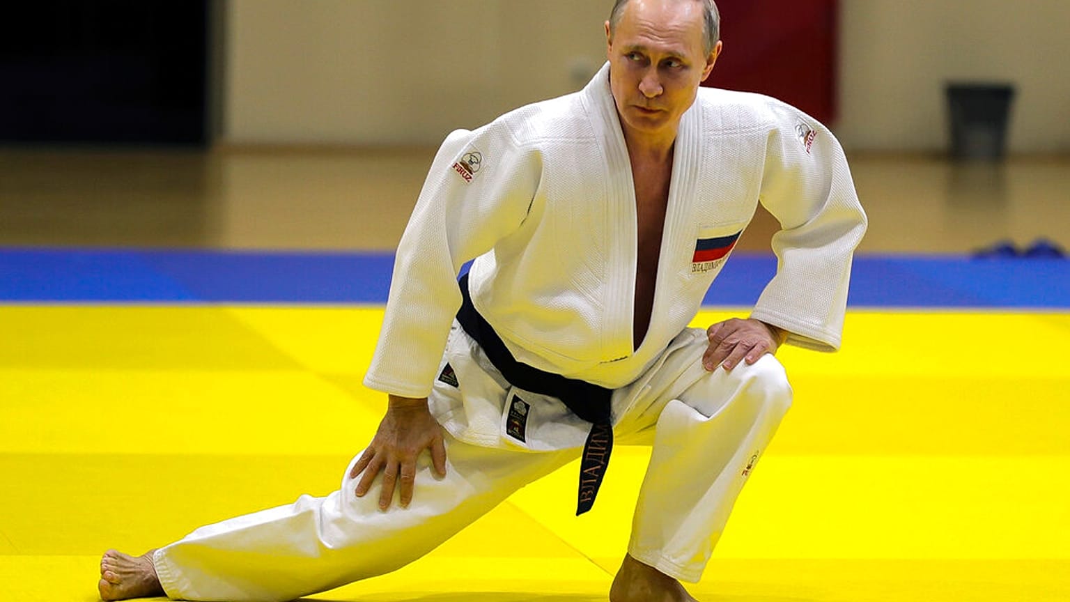 Vlagyimir Putyin orosz elnök az orosz cselgáncsválogatott edzésén Szocsiban 2019. február 14-én