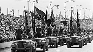 وحدات عسكرية إسرائيلية تحتفل بيوم الاستقلال عام 1961 [أرشيف]