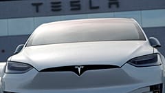 Şirketin tepe yöneticisi Elon Musk geçtiğimiz hafta karlılık yerine satışları artırmaya öncelik vereceklerini söyledi