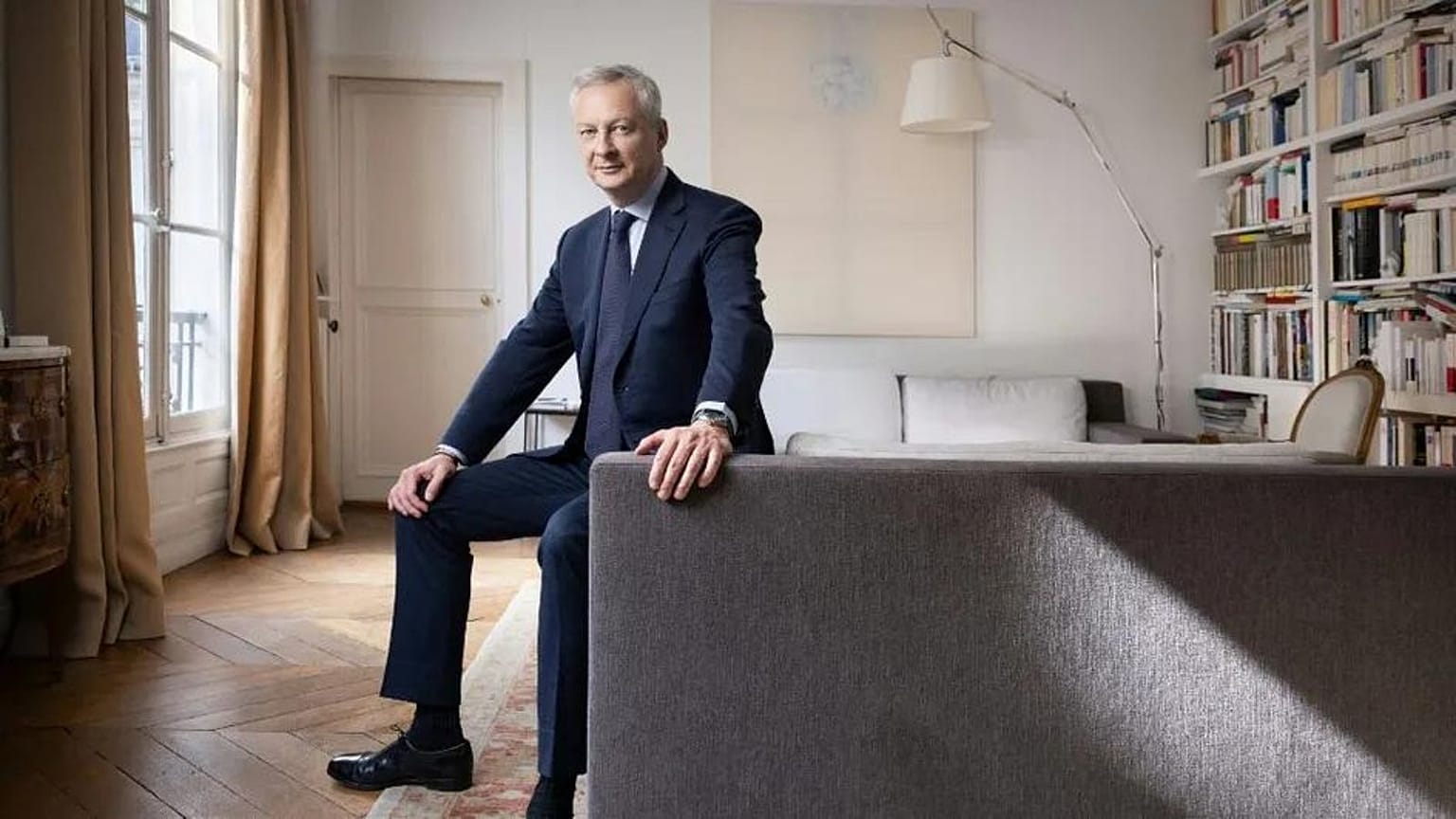 French politician Bruno Le Maire has published his latest novel - and the timing and content aren't to everyone's liking... 