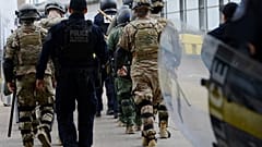 Des douaniers américains à la frontière mexicaine au Texas, le 2 mai