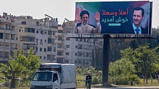 بیلبورد خوشآمدگویی به ابراهیم رئیسی در شهر دمشق به تاریخ سوم مه ۲۰۲۳