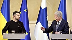 Ukrainian President Volodymyr Zelenskyy (L) and Finnish President Sauli Niinistö (R) at the Presidential Palace in Helsinki, Finland, Wednesday, May 3, 2023