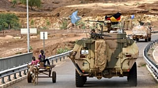 FILE: German soldiers from parachutist detachment of MINUSMA in Mali) cross the Niger river, March 2018