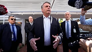 Eski Brezilya Devlet Başkanı Jair Bolsonaro evinin polis tarafından aranmasıyla ilgili gazetecilere açıklama yaptı