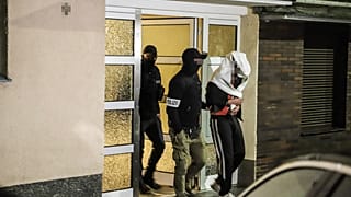 عملية أمنية منسقة للشرطة الألمانية في هاغن تزامنا مع حملات أخرى في دول أوروبية ضد المافيا. 2023/05/03