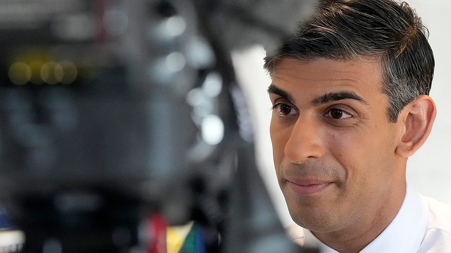 Der britische Premierminister Rishi Sunak beim Besuch einer U3A-Gemeinschaftsgruppe im Freizeitzentrum Chiltern in Amersham, England, Mittwoch, den 3. Mai 2023.
