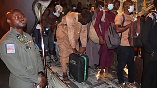 Sudan'daki geçici ateşkese rağmen yabancı ülkelerin vatandaşlarını tahliyesi sürüyor