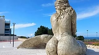 The controversial “Il Mare” sculpture in Piazza Rita Levi-Montalcini 