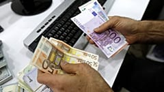 Varios bileltes de euro de distinto valor, después de que el BCE anunciasen la subida de sus tipos de interes un cuarto de punto hasta el 3,75 %
